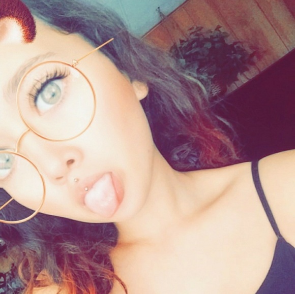 Meet your Posher, Alexis - Picture 1 of 1